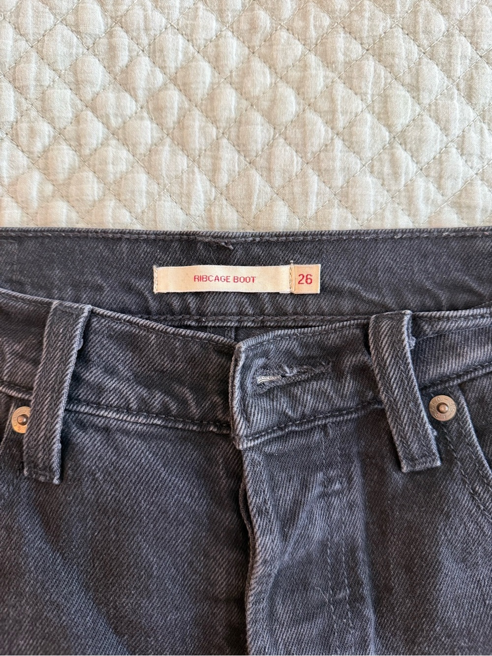 Levi’s Ribcage Jeans - Picture 2 of 3
